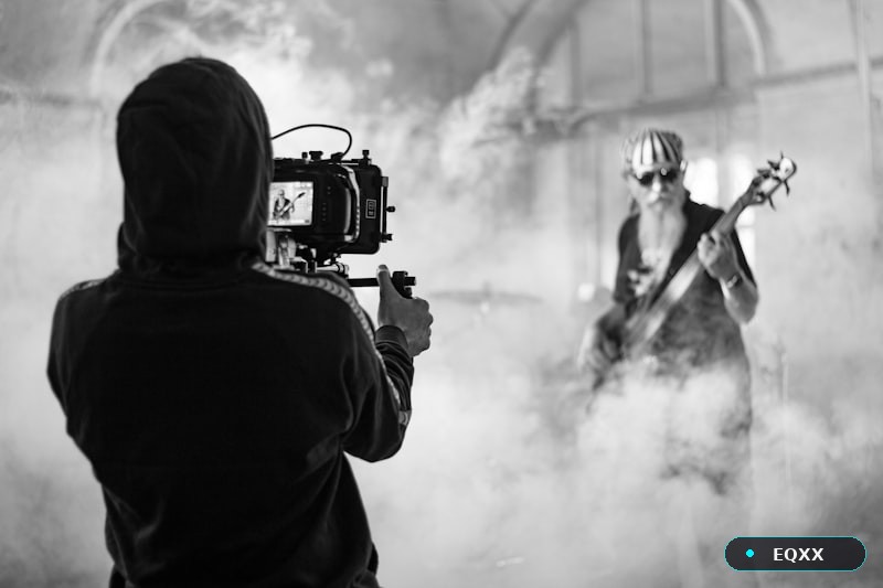 Модель, обвиняющая Канье Уэста в удушении, рассказала BBC о чувстве ужаса и страха